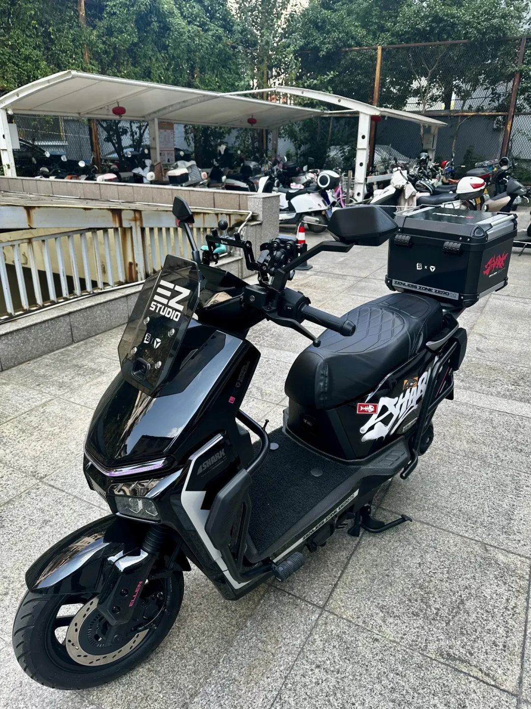 联动两个半月,星舰款已经买不到了:翻完60多条车主帖、4家门店价签和2条避雷帖,雅迪×绝区零四台痛车的落地账和坑我算清了