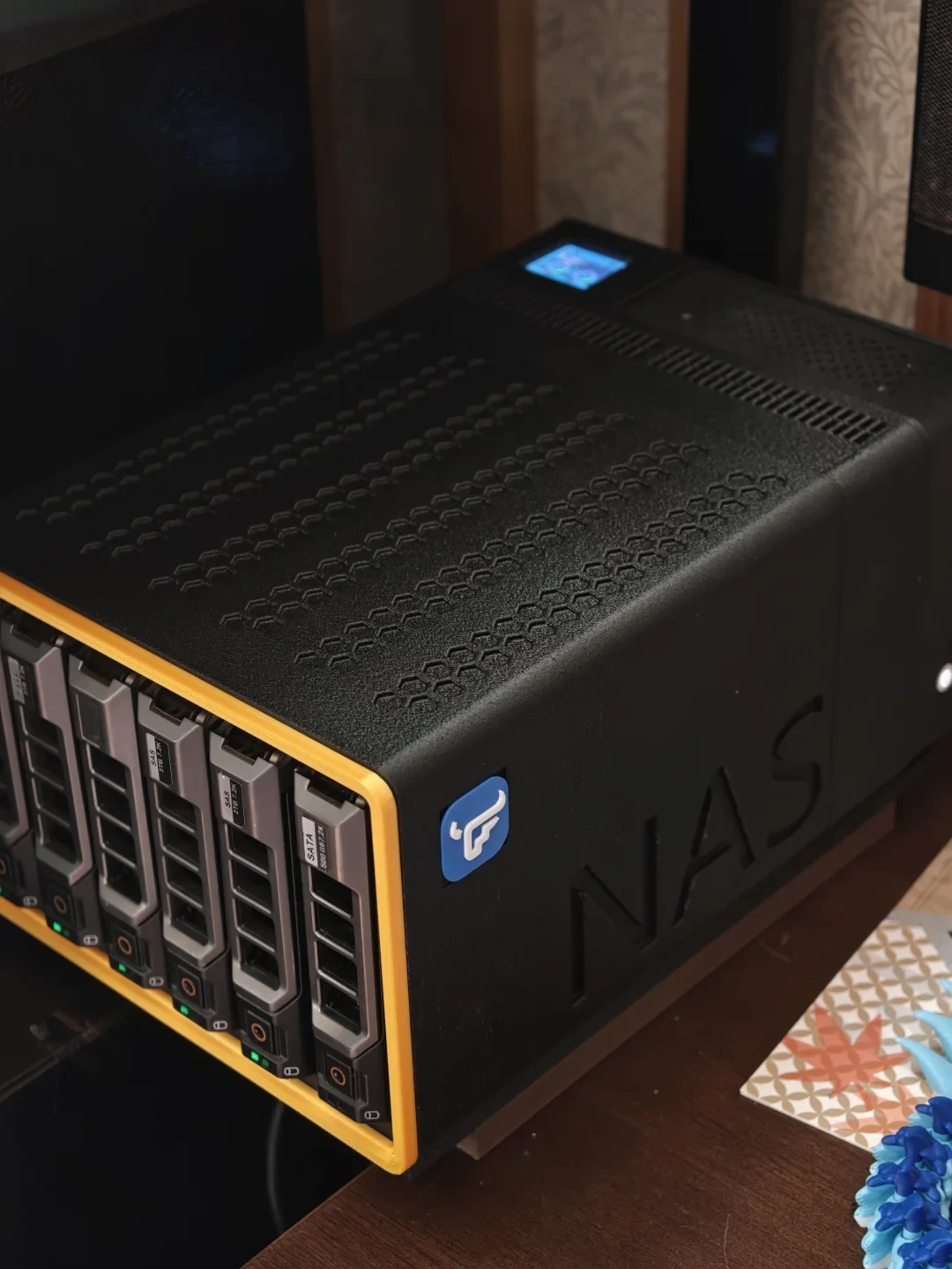 买不起硬盘的这个9月,DIY NAS玩家先实现了