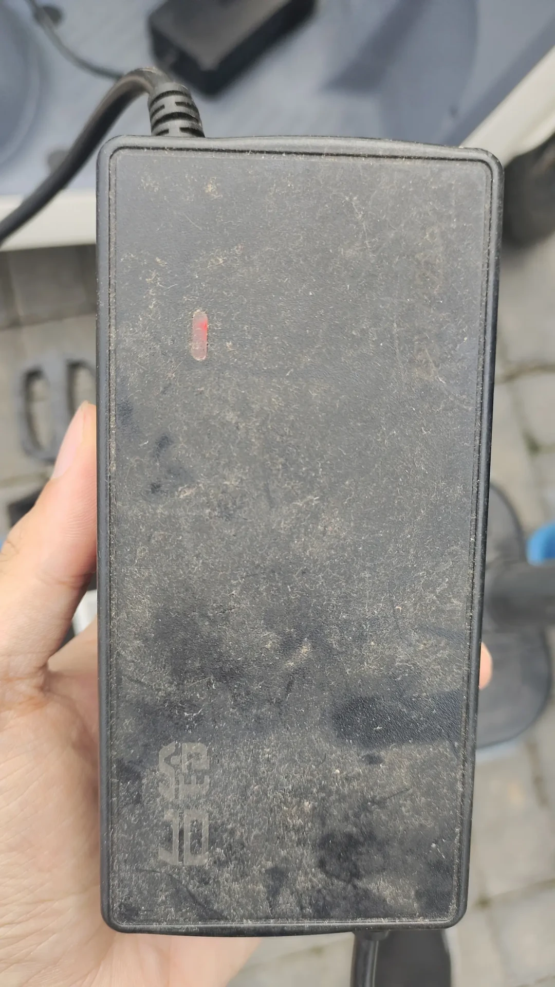 国庆停一周电动车,回来充不进电别急着换电瓶:有人花10块钱激活,有人被收300换一组——入冬前先把“冻掉的电”和“老掉的电”分清