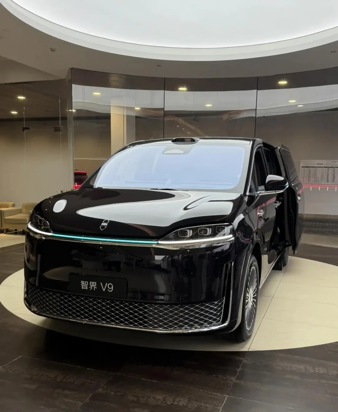智界V9连续两个月拿下MPV销冠,路上却一辆都没见过?先把68%和8312这两个数弄清楚