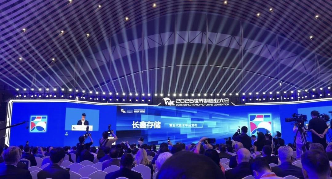 高通和联发科前后脚喊出「手机跑30B」:这次内存墙真凿开了缝,但没动的三堵墙才是决定你要不要加卡的地方