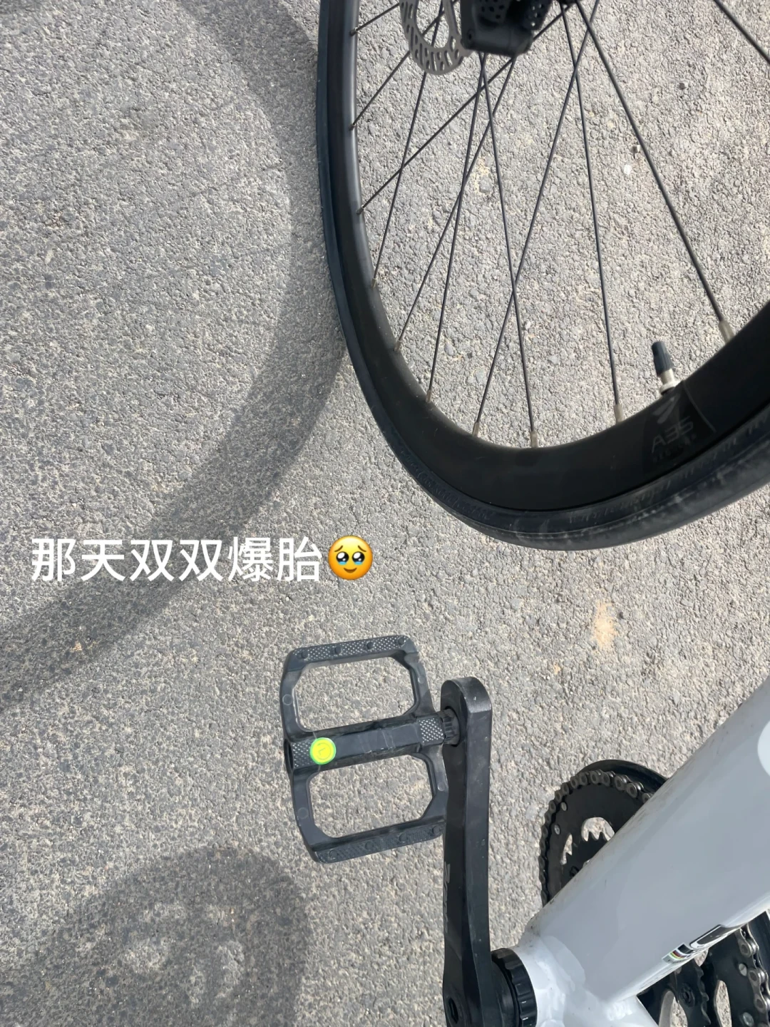换胎党注意:极速380换28c同路线省5分钟、换32c实测速度没变,国庆前进喜德盛门店换胎前,速度、胎噪、内胎、工费四本账我先对完