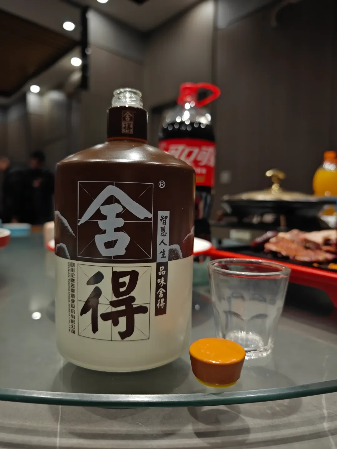 中秋前2天，1L装白酒挤满了会员店货架：头曲斤价74.9、西凤斤价50——囤酒前先看懂