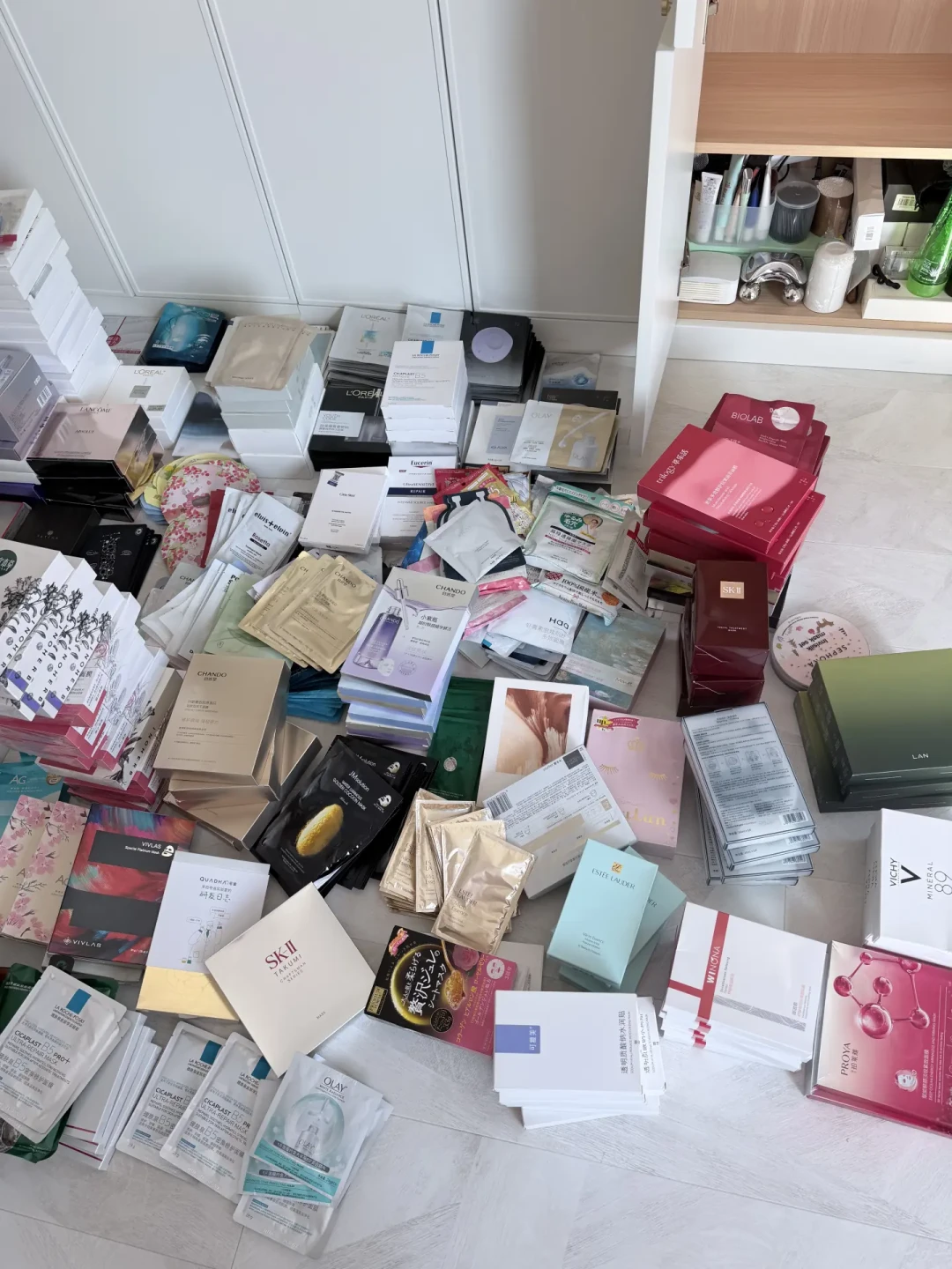 「千片面膜墙」拿了756个赞,评论区全在双11前慌了:囤护肤品,先把3个日期、1道算术题盘明白