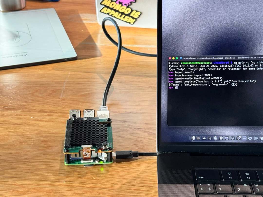 树莓派官方翻牌的14MB模型:不插AI扩展板就能听懂话、直接动手——但同一天的“完全不能用”帖,才是信息量最大的部分