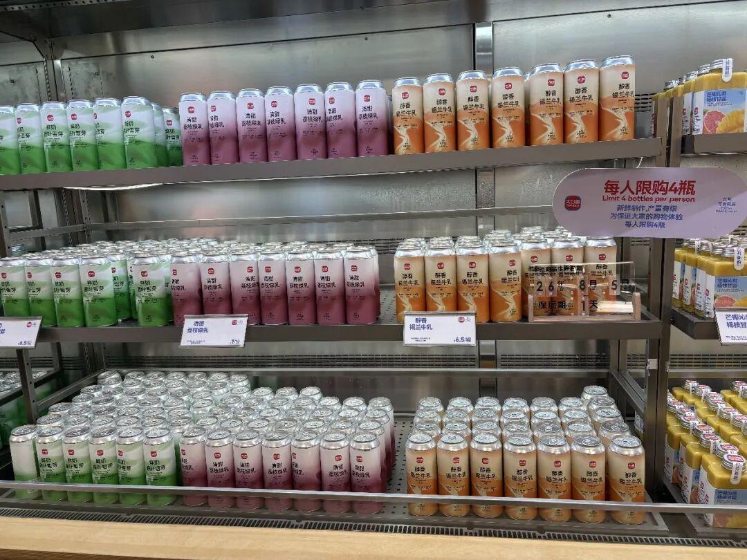50米内4家店、吐司克价反超面包房：新鲜零食店把商场B1占了，国庆排队前把账算完