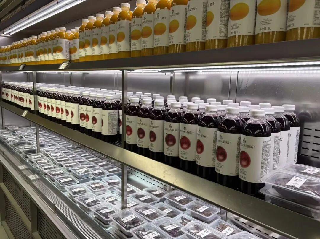 50米内4家店、吐司克价反超面包房：新鲜零食店把商场B1占了，国庆排队前把账算完