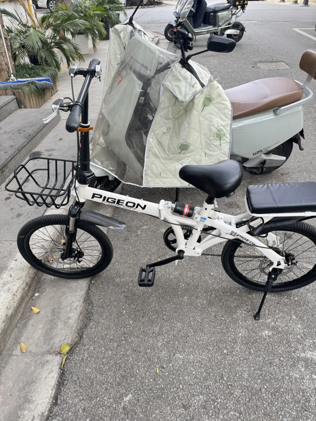 银行存5万送大行、山姆新店把P8卖到2999、淘宝提的小布被客服认定