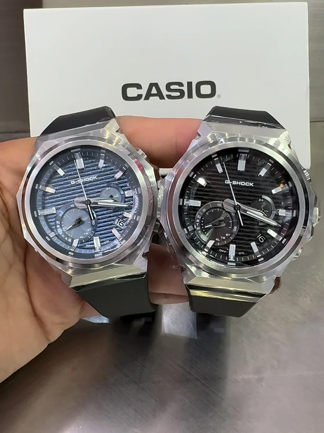 GST-W1000D十月上新,G-STEEL第一次全系蓝宝石+电波:11万日元创系列最贵,2千多的B1000是抄底还是接盘?