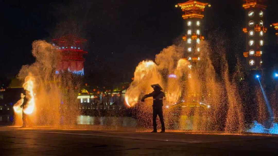清明上河园的国庆局，和平时的局不是同一个局：交子、占位、门票，三套日常攻略到10月1日集体失效