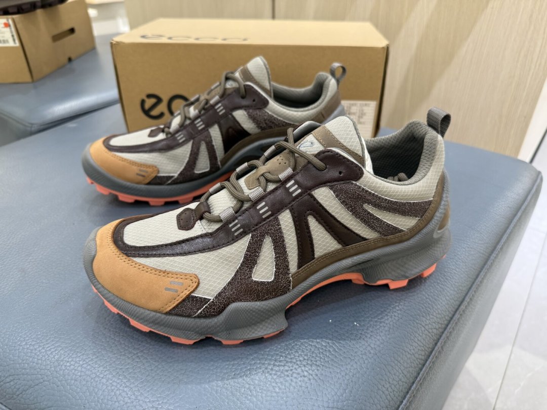 十一进山前,爱步这双“吊牌2799折后1399”的徒步鞋能不能买:我翻完踪迹六款、黑武士三系和7年旧鞋记录