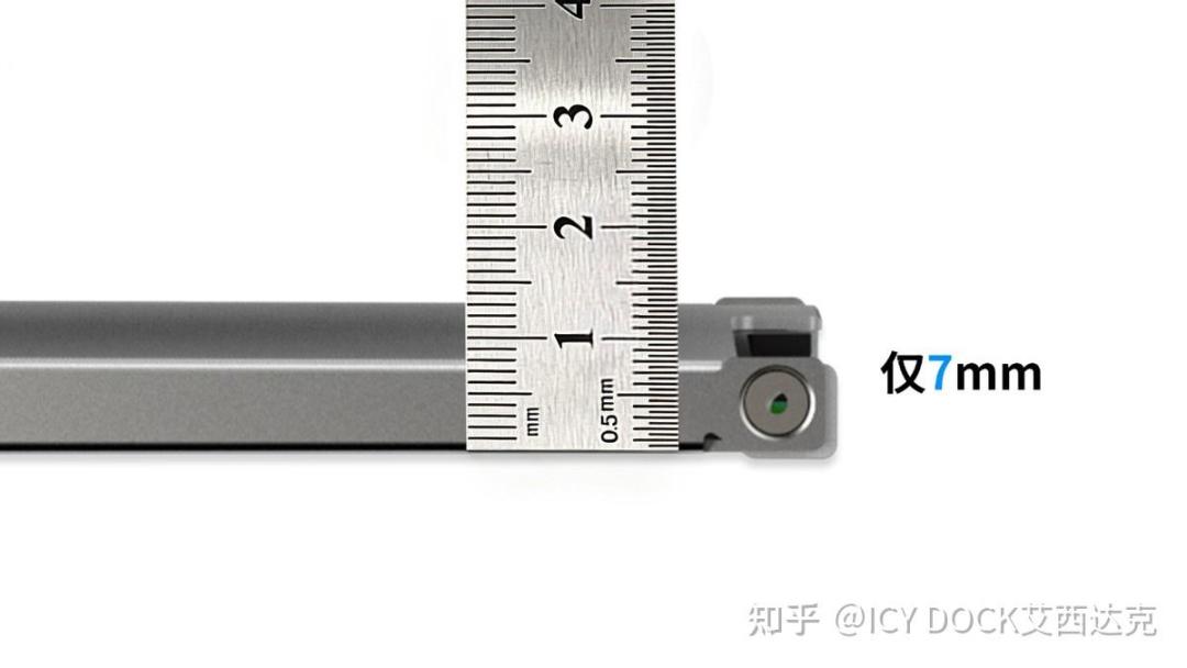 ICY DOCK九月连上两款新品:2399元的四盘位PCIe 5.0扩展卡,值不值一篇算清