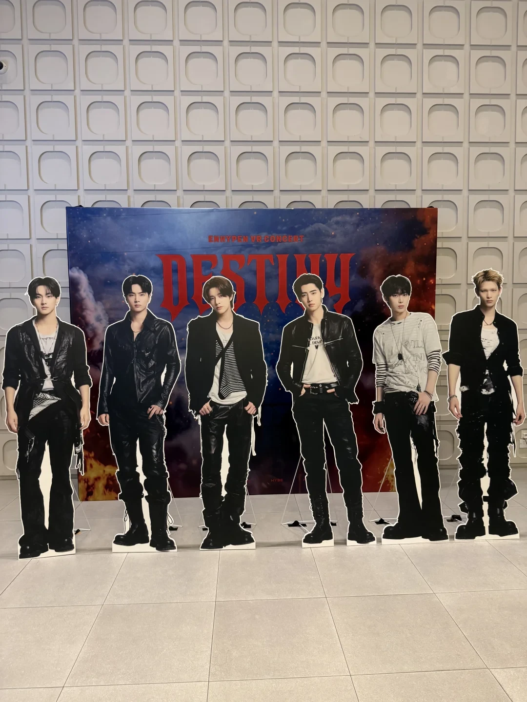 200块在影院“贴脸”看偶像:ENHYPEN、黄明昊、张杰的VR演唱会排到11月底,第一次去之前先看这篇