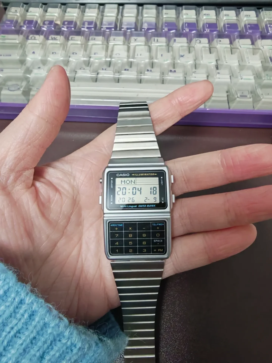 型号搜不到,售罄图先刷屏:这轮影视剧卡西欧“同款表”,你打算为溢价付多少?