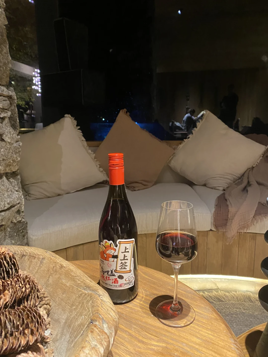 今年第一锅热红酒开火前,先翻一眼你的香料盒:对齐50多篇翻车帖和上百条评论,我把卤味拆成四道开关,一杯的酒精账也算了一遍