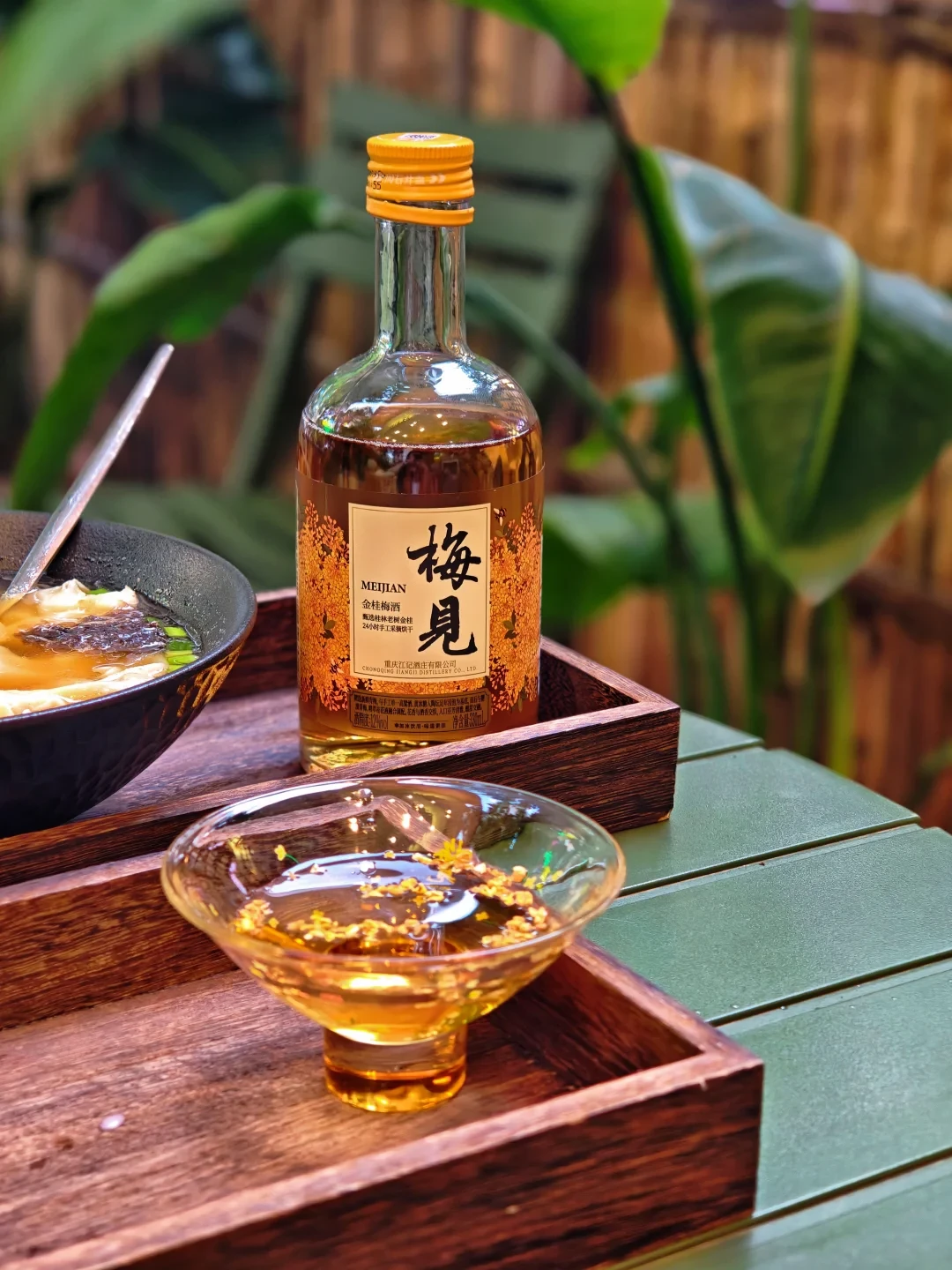 离中秋2天,梅见「团圆酒」把小红书刷屏了:包酒布是真好看,但12度的后劲、五折转卖的礼盒、0赞彩虹屁的评论区——种草账、酒体账、后劲账、价格账我全摆齐了,作业抄不抄你定