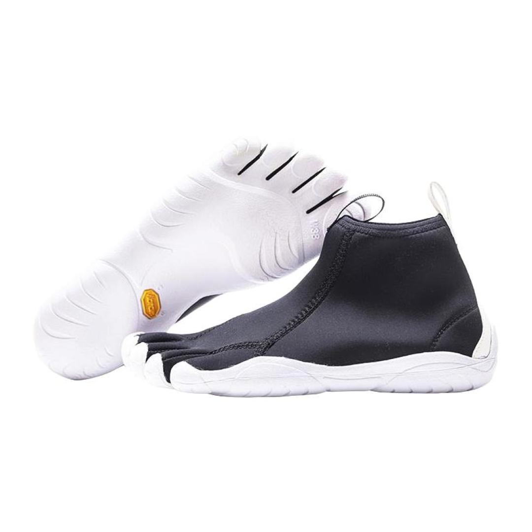 290块的NB和690块的Vibram都叫「赤足」:今年秋天买薄底鞋,先看懂鞋底这三件事
