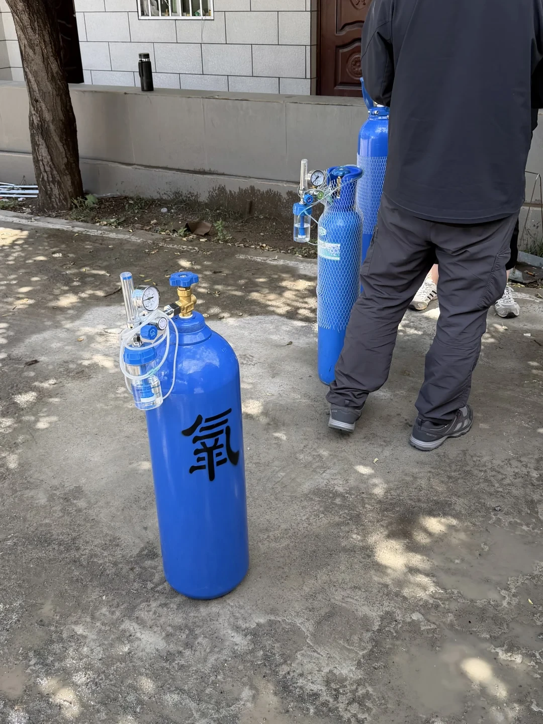 理塘充不了钢瓶、拉萨充一罐40:对完沿线实价和二十多条氧气帖,国庆川藏线这笔氧气账要按人头、天数、海拔分四层算