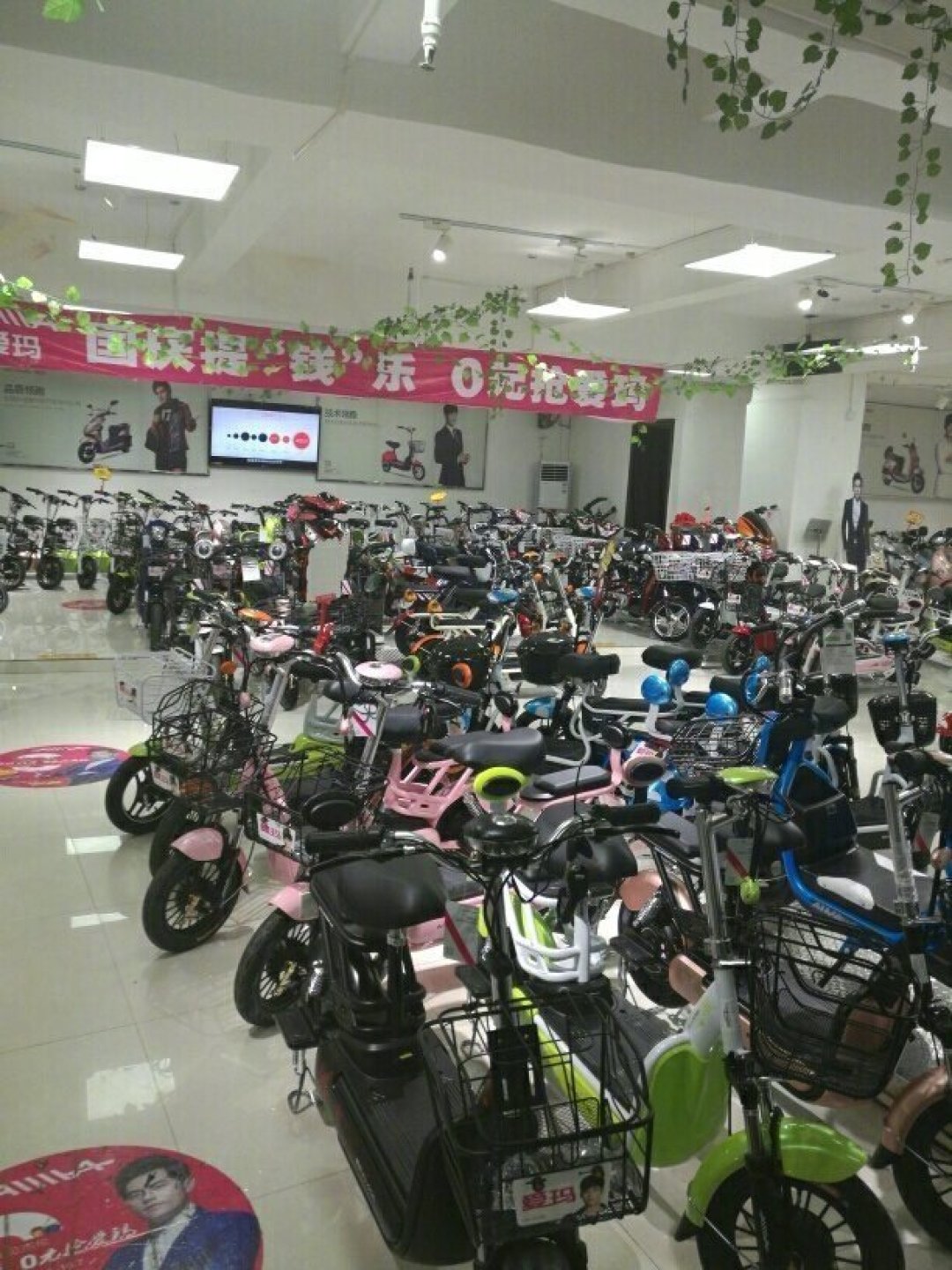 会骑电动车还要会用AI,传统档口招人新标准折射一线务实求变