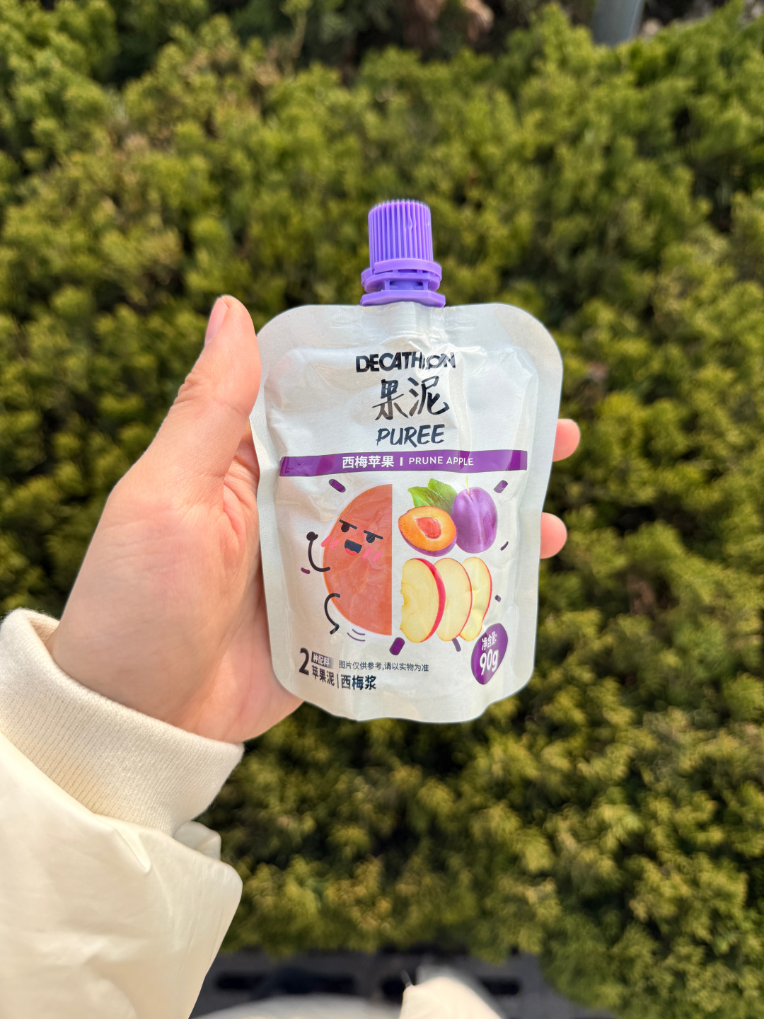 迪卡侬货架上的零食把社区吵成两半:果泥一半夸一半骂、蛋白棒别给嘴挑的人买,国庆出游前的试吃清单