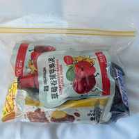 迪卡侬货架上的零食把社区吵成两半：果泥一半夸一半骂、蛋白棒别给嘴挑的人买，国庆出游前的试吃清单