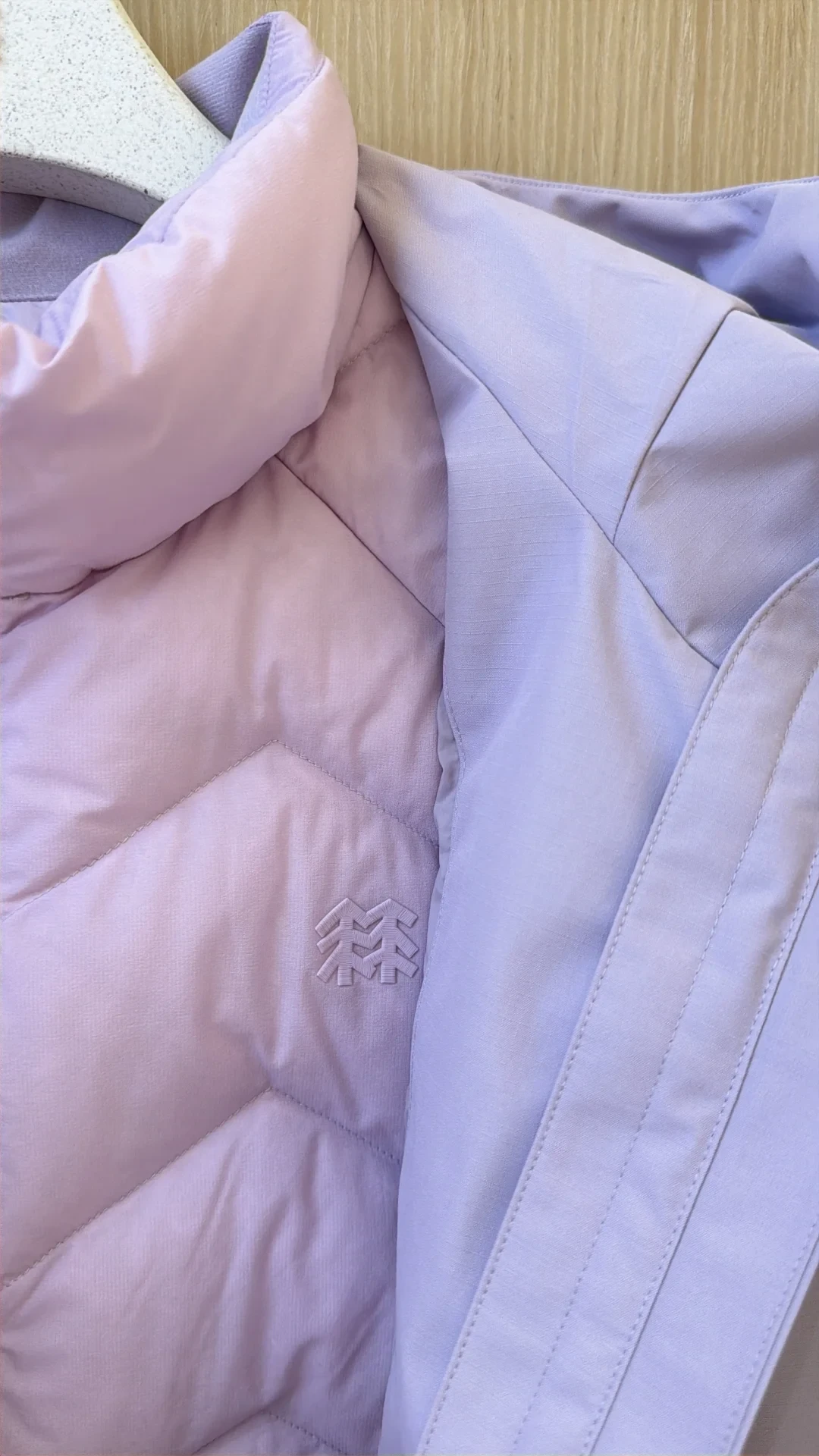 刘诗诗胡歌同步官宣新羽绒服:拆完「量子热场」三重锁温,再看完这些真实成交价,才知道该等哪一件