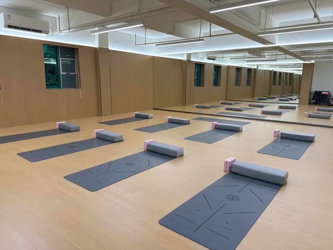 呼吸训练在小红书杀疯了：这个秋天，练瑜伽的人开始「重新学呼吸」，先分清三派再跟练