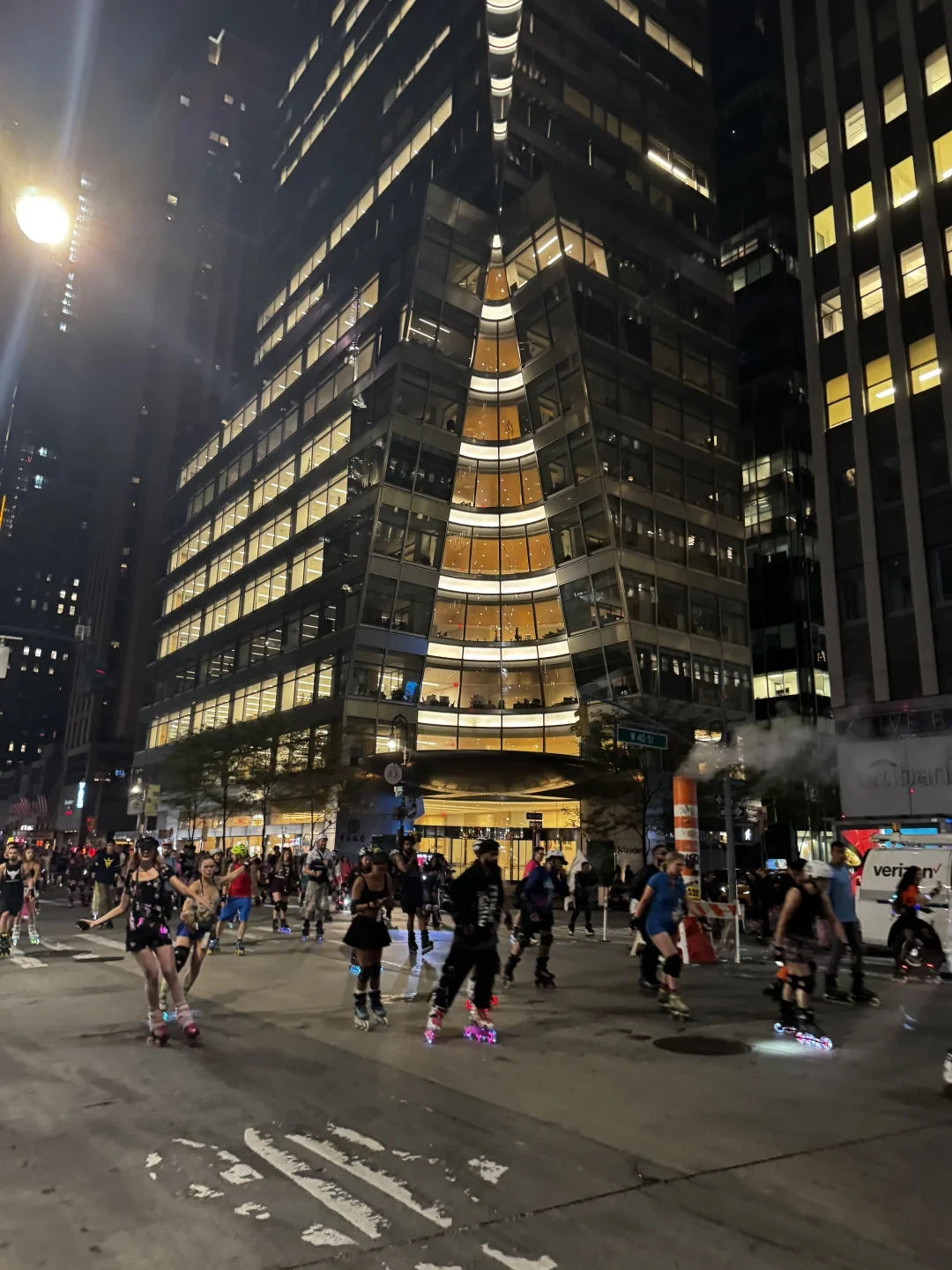刷街的成年人开始报名打比赛了:2026轮滑赛季首赛预算表,从99元群刷到5000元全碳鞋,你该从哪档进?