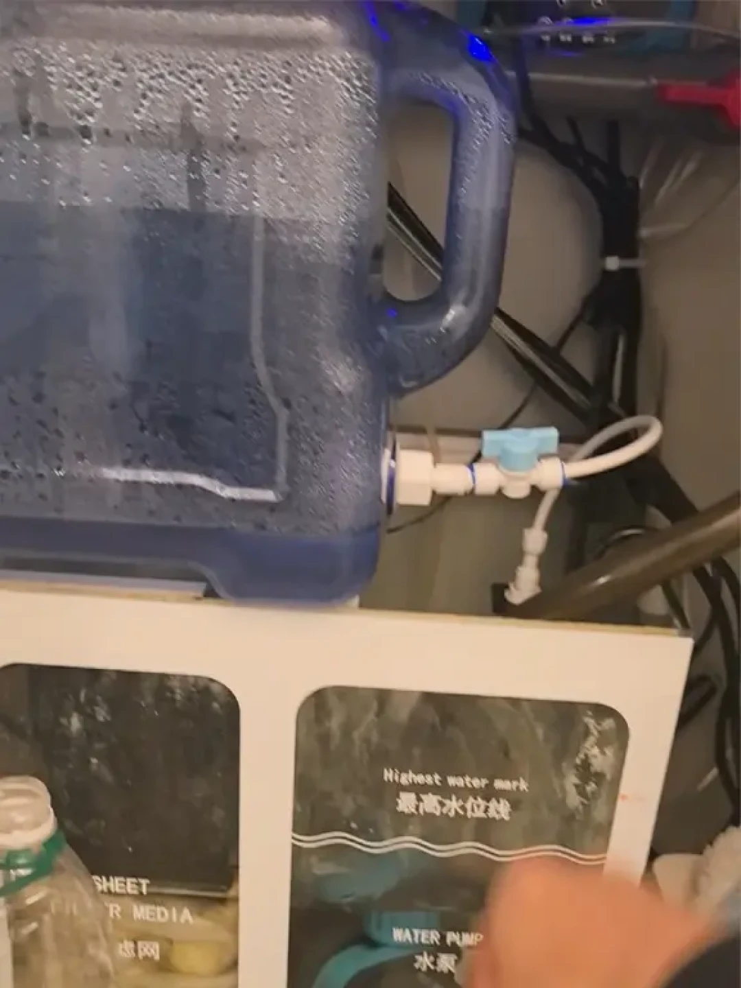 13天连休,鱼缸的水位线比喂食器更急:我把全网补水翻车帖对了一遍——出事的多半不是没补上,是补过头