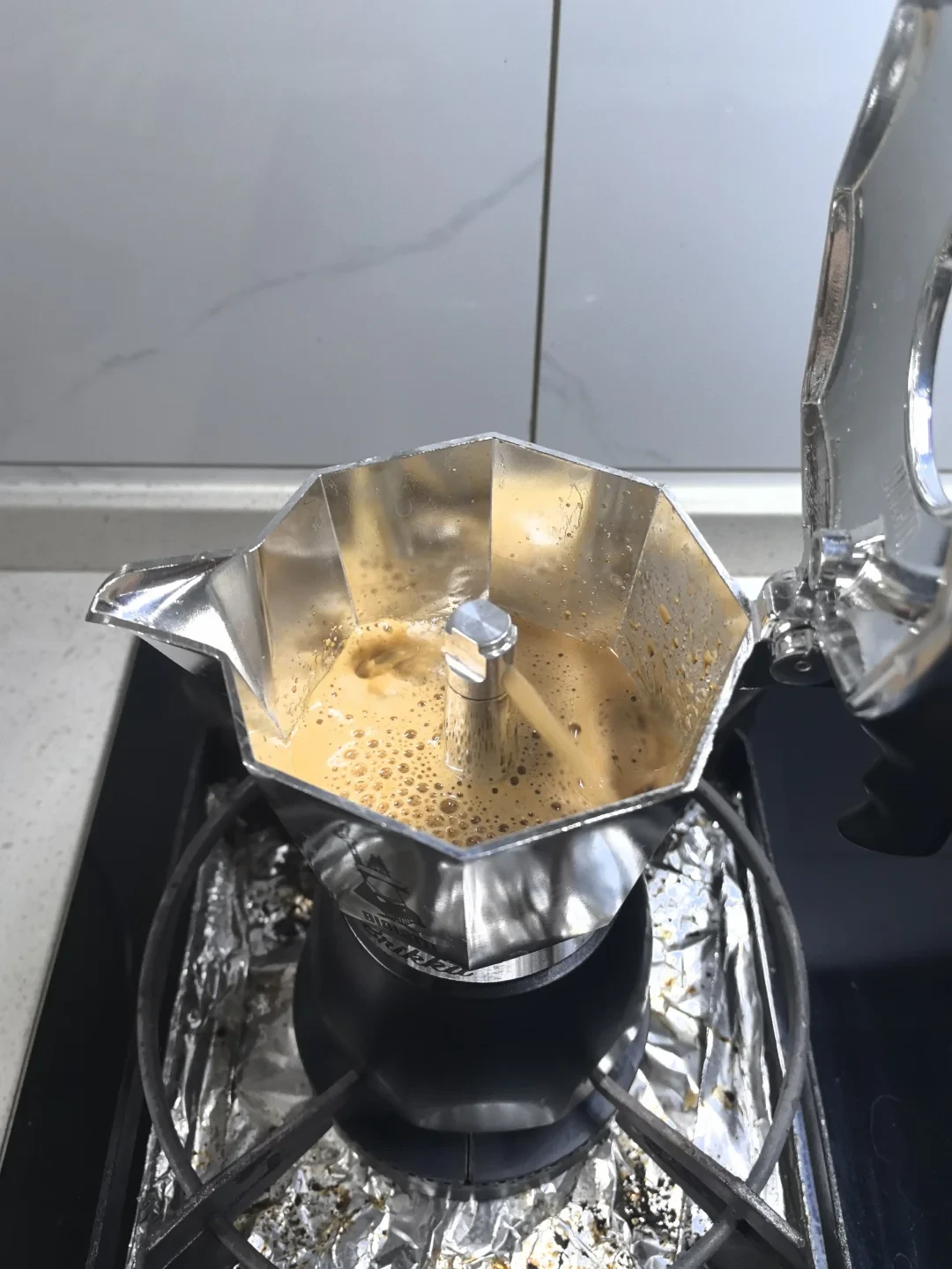 比乐蒂那层金黄“油脂”多半是二氧化碳:我把这月全网追油帖翻完,阀、粉、火三笔账一次结清