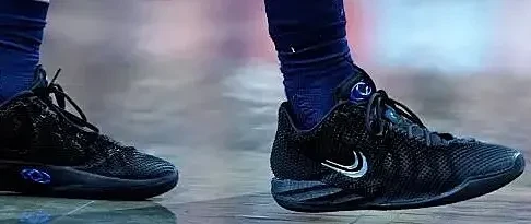 【WNBA每日上脚】克拉克1代开窍了？最像科比球鞋配色来袭！