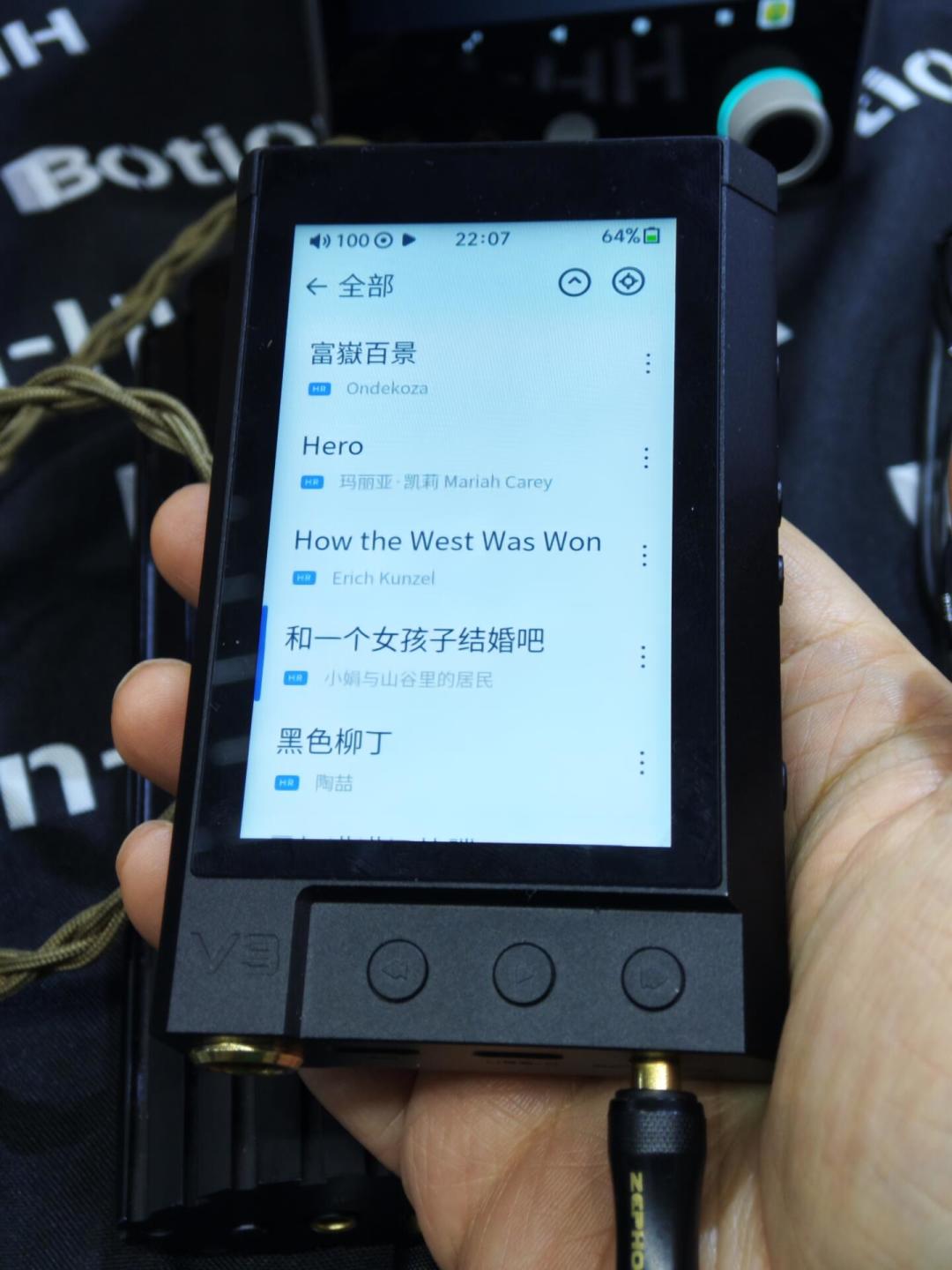 V3D2官价还没挂，评论区87条留言已经替它把最狠的问题吵完了