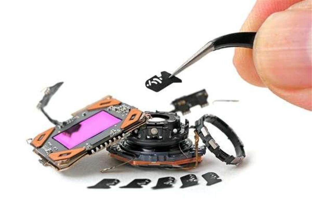 iPhone 18 Pro首摔把维修价目表摔上了热搜:核完换屏2698、坐弯报价6000+、AC+1799的回本模型,和这代第三方扩容变砖的新坑,这份「裸机党·壳膜党·手滑党·扩容党·年年焕新党」分人群决策表请在60天窗口期内算好