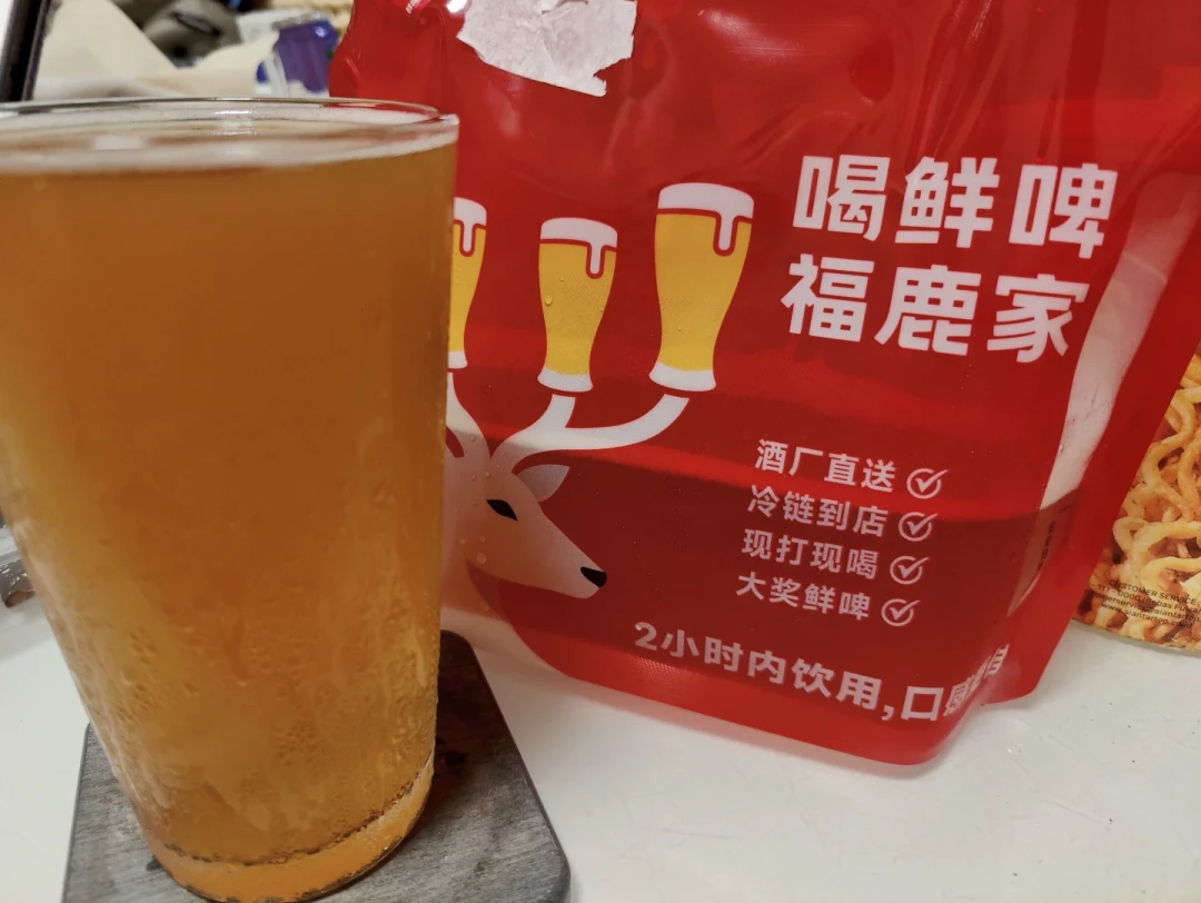 奶茶店认真卖酒了:古茗12块的现打生啤全国只有一家店、≥4.8度不是开玩笑——「像果茶」和「寡淡」两拨人说的都对,杭州买不到的,蜜雪系5.9元的福鹿家就在你楼下