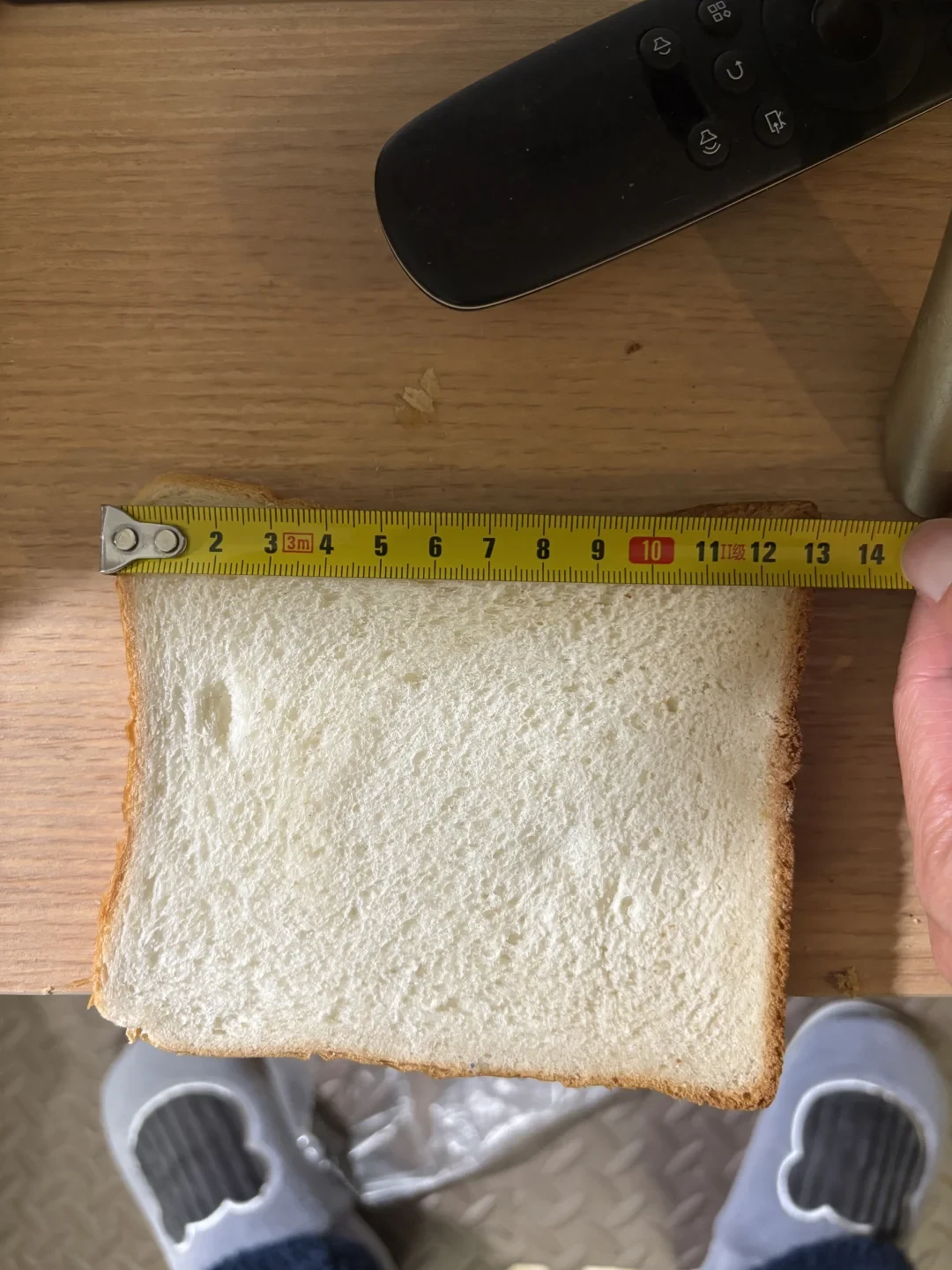 博朗多士炉刷屏半年:我把6篇同款种草帖和上千条真实评论排成账,169块的分界线不在文案,在槽宽、接渣盘和你的吐司频率