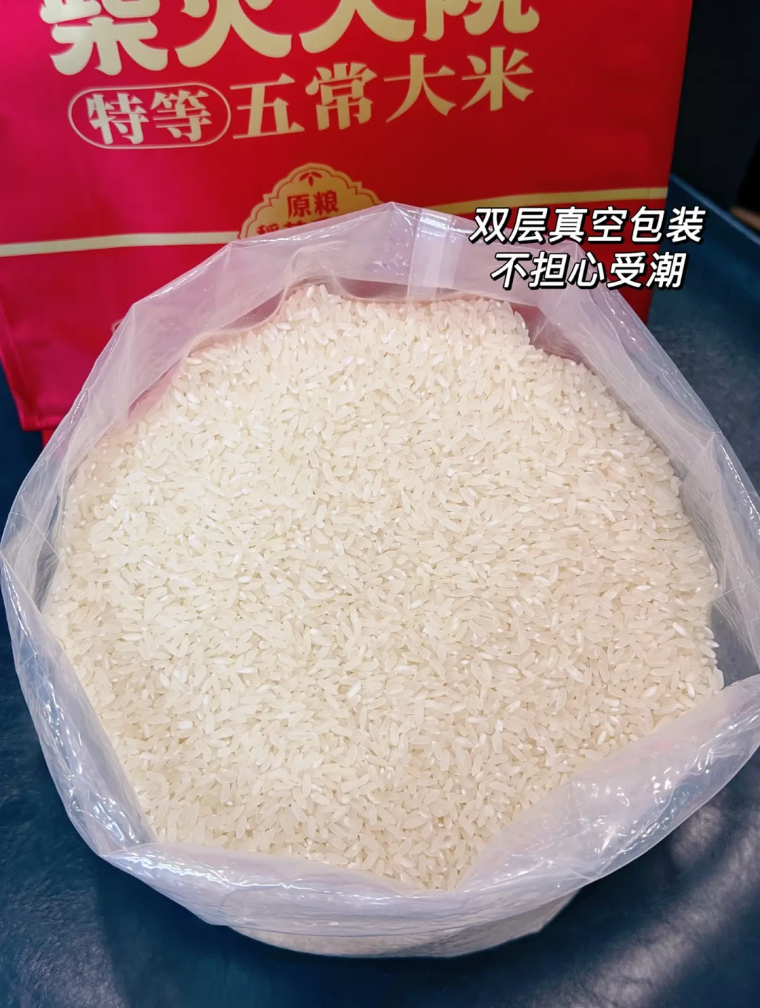 “快囤米”刷屏这周,东北新米开镰:普通米和好米的价格,正走向两个方向