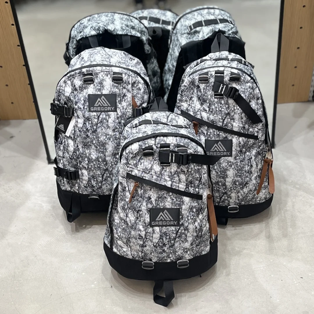 中秋国庆赴港前,先把「小高」的账按0.86重算:评论区攒出的真实港价,对完旗舰店页面价才知道哪趟值得