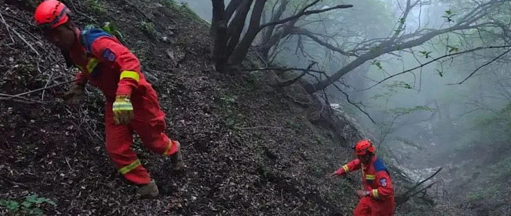山野备忘录｜六旬夫妻被困大顶山，手机快没电让救援拖了11小时