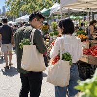 给伴侣看番茄红素产品时，我们先把“男士必备”划掉了