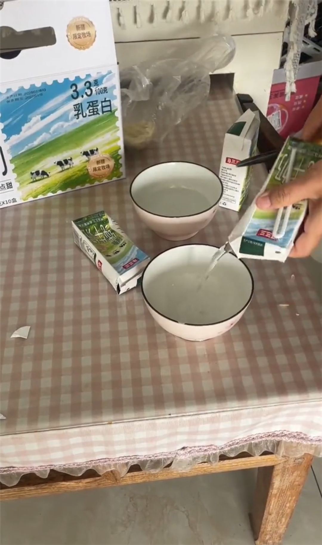 纯牛奶倒出来是清水!马三三乳业董事长道歉:清水牛奶同批次共销售674单 涉事产品仅退款不退货