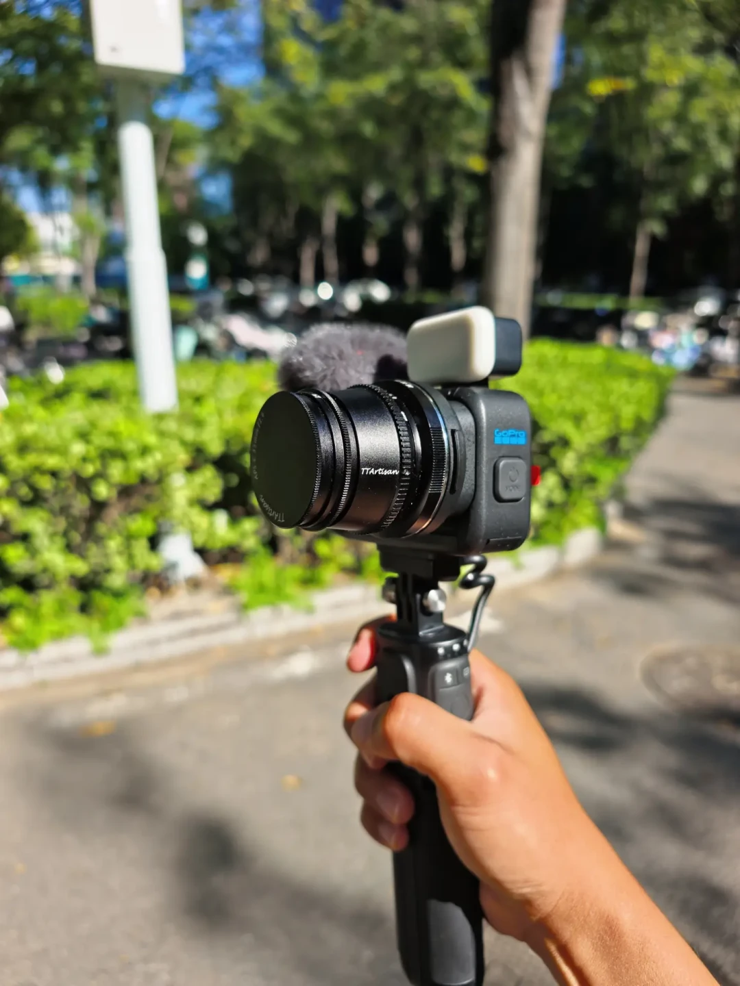 GoPro刚官宣加入M4/3阵营,先别急着翻镜头抽屉:卡口没触点,电子头用不了——翻完全网改镜帖,这台5498的ILS到底配什么镜头
