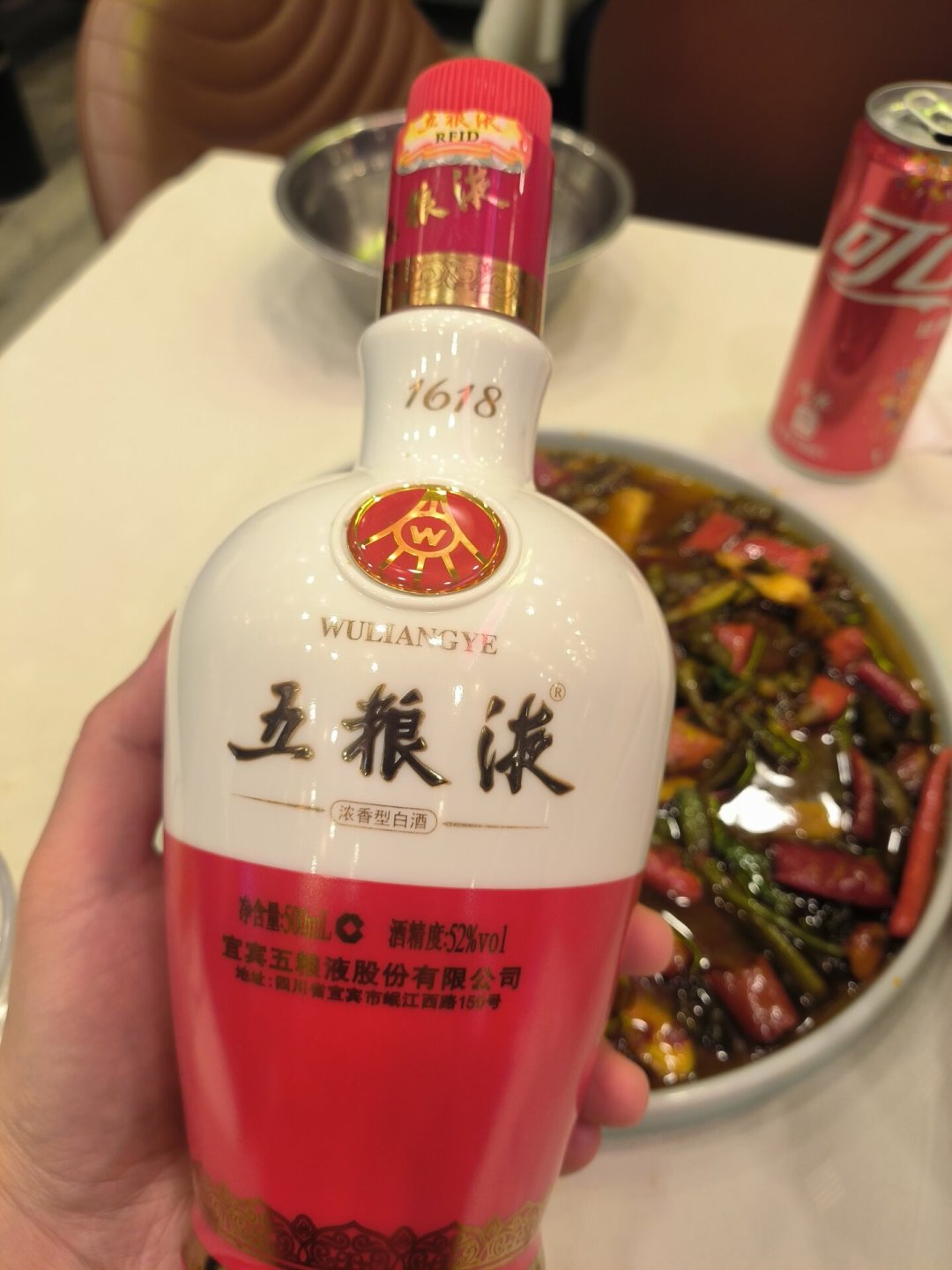 3分钟闷完一整瓶茅台、广西人当场干光大坛酒:国庆前7天,带酒坐高铁前先把24°、70°、3000毫升和“已开封”这四个数对一遍