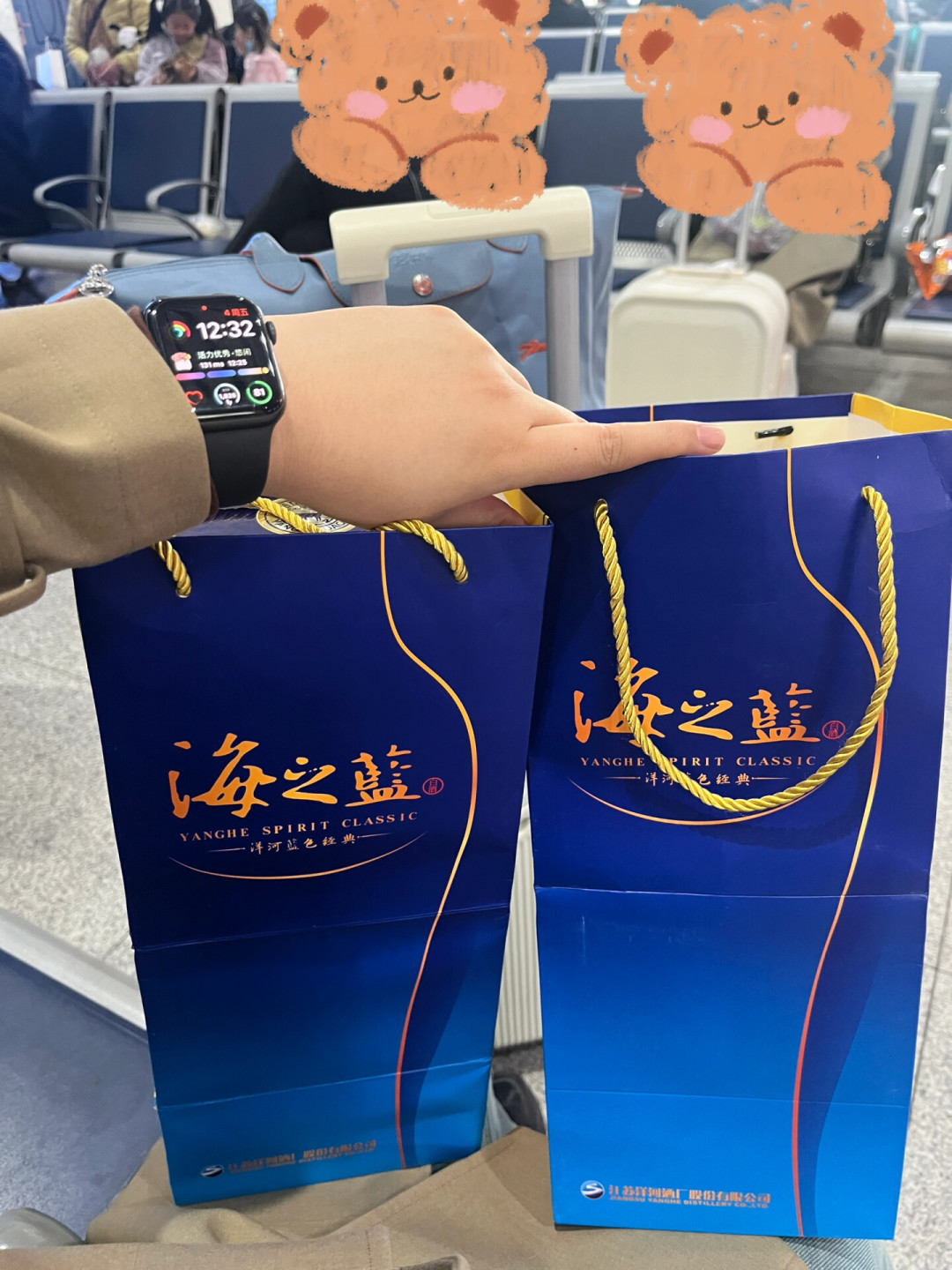 3分钟闷完一整瓶茅台、广西人当场干光大坛酒:国庆前7天,带酒坐高铁前先把24°、70°、3000毫升和“已开封”这四个数对一遍