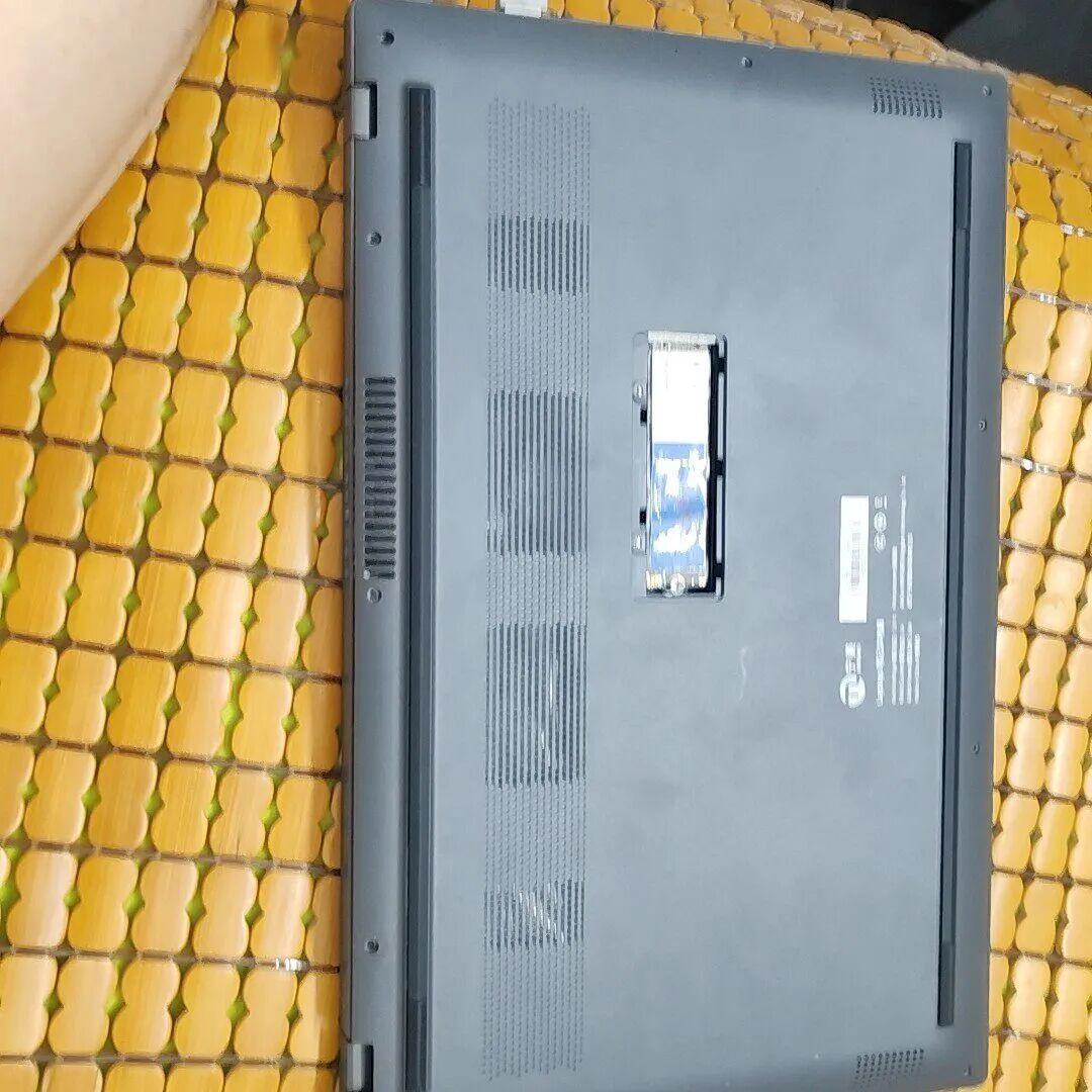 杂牌盘也要250块了:固态涨价潮里的DIY NAS,四个盘位哪个能赌便宜盘、哪个不能