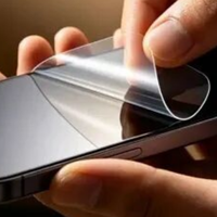 iPhone 17屏幕抗刮提升3倍却仍怕沙子，贴膜与裸机各有适用场景