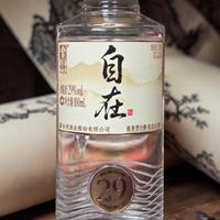 距国庆一周，饭桌上能不能开28度的白酒？先把“是不是兑水”“每毫升酒精多少钱”“能存几个月”三件事分开算