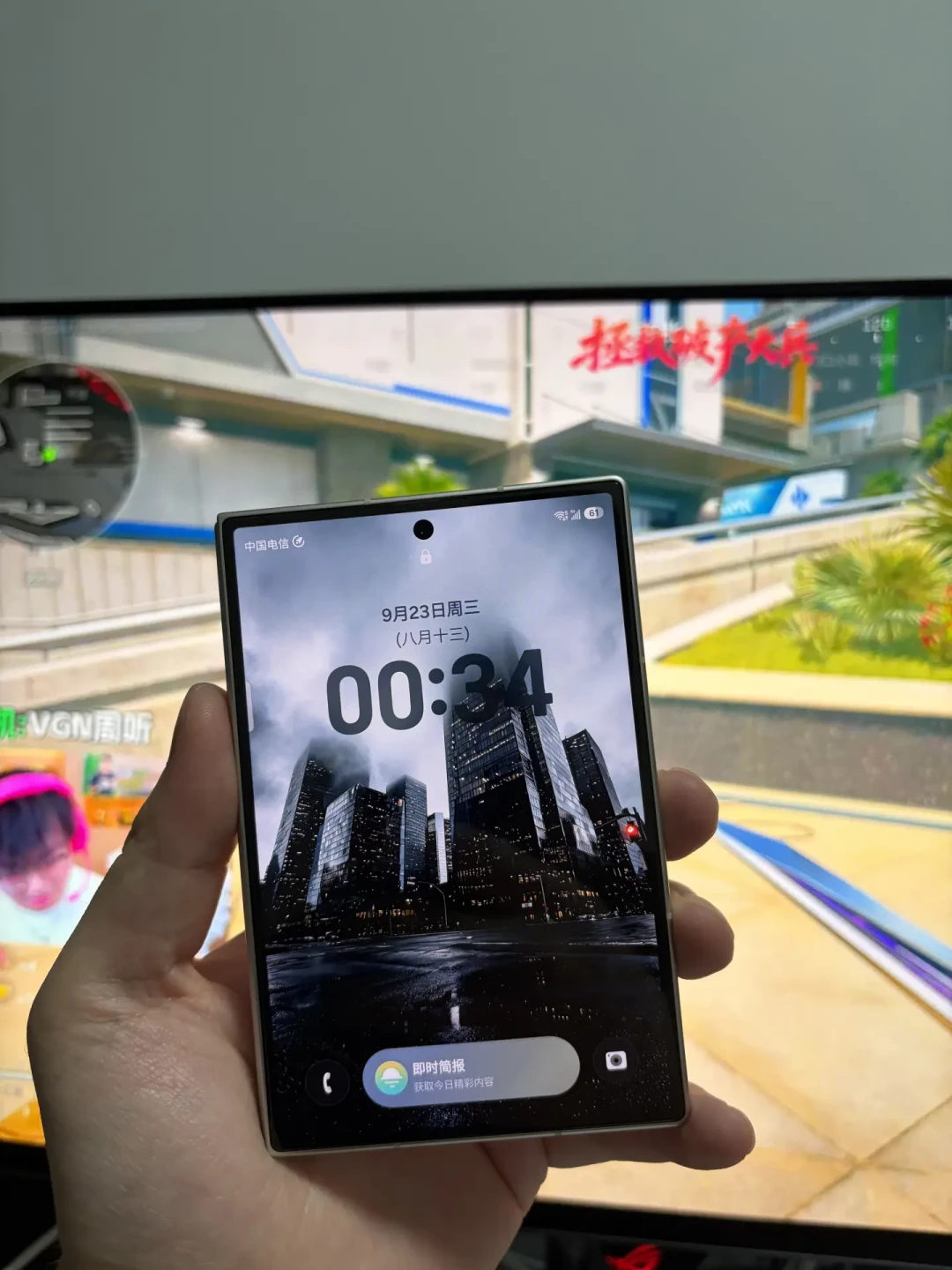 iPhone Duo定档10月16日开售：等苹果折叠的这批人，一部分已经转头买了三星Fold8——重53克、贵3000、双摄都没长焦，三笔账算完再下单