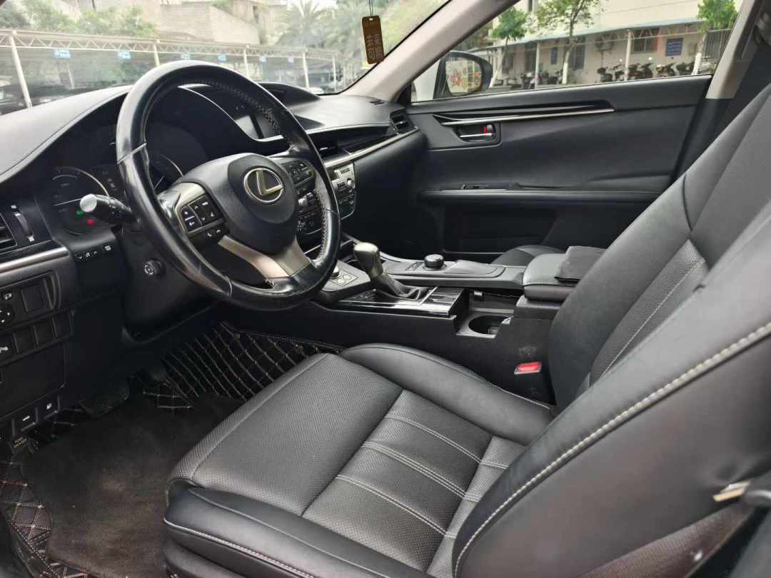 一年准新卖26.8万、十年老车8万块成交,同一周出现两个版本:二手雷车入手前,先把这三档价格带理清