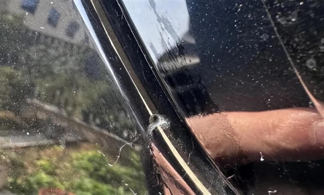 车身莫名其妙出现小圆洞!多地街头近期频现 不少车主已中招