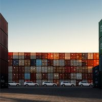 阿联酋80万、欧洲近100万、定制版270万：极氪9X出海发运这天，等车党和决赛圈党先把这三笔账对完